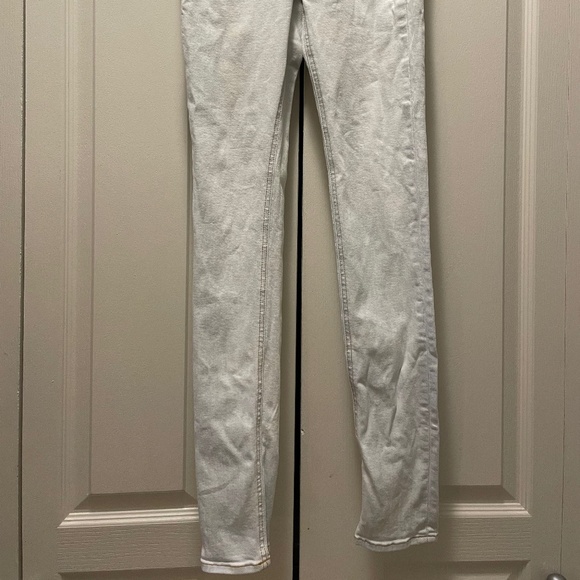 Rag & Bone Light Wash Skinny Jean - Picture 3 of 6